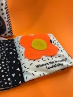 کتاب پارچه‌ای تو بگو من کجام؟ - تصویر 2